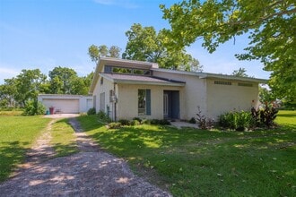 Building Photo - 1208 Weyer St