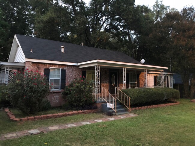 Building Photo - 1109 Waller Ave