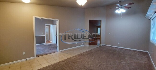 Foto del edificio - 4 bedroom, 2 bath house with open floor plan