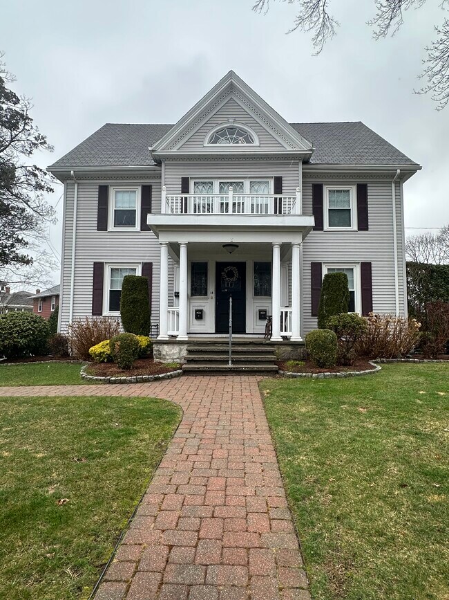 Building Photo - 14 Mishawum Rd