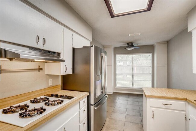 Building Photo - 1703 Cannonwood Ln