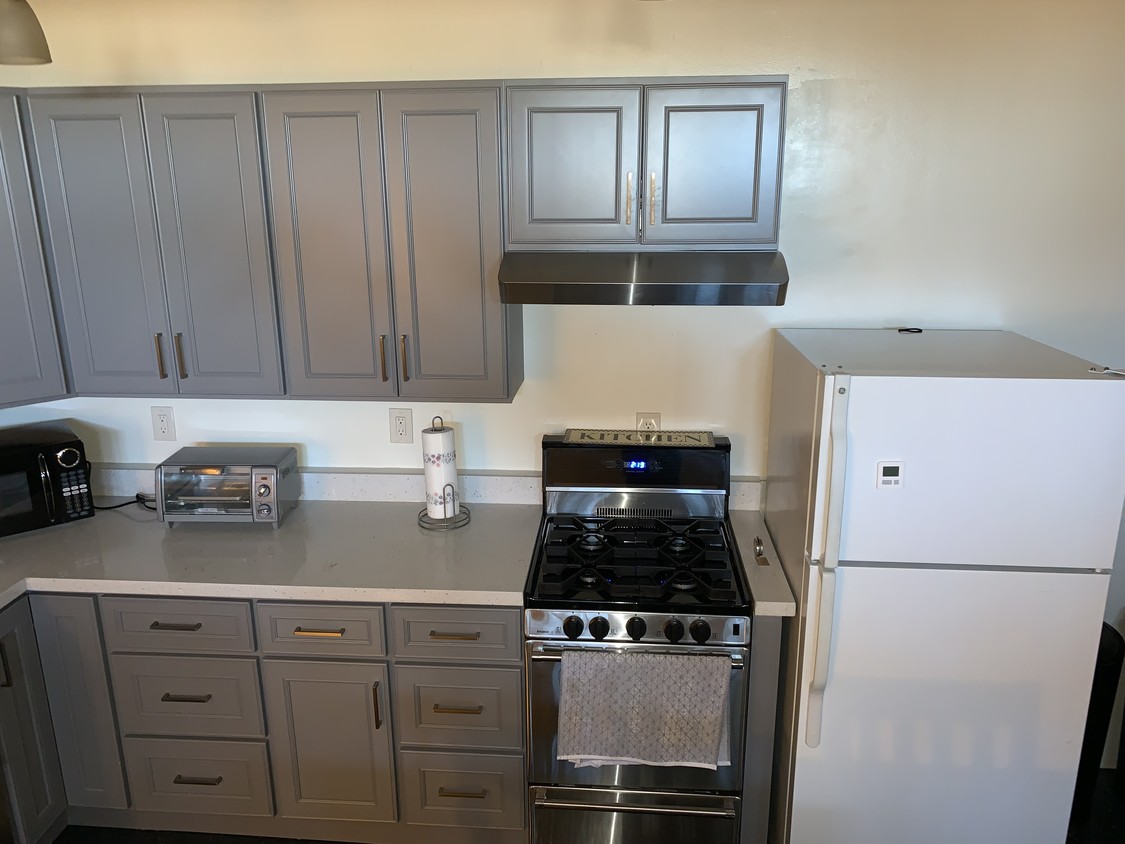 Kitchen - 1423 Rifle Range Rd