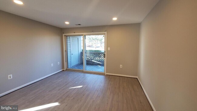 Building Photo - 7806 Waverley Mill Ct
