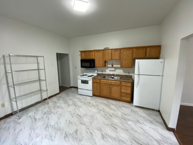 Building Photo - 453 S Main St