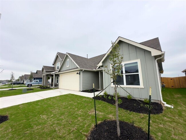 Building Photo - 329 N Richland Dr