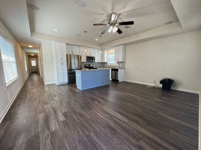 Building Photo - Pensacola - Downtown - 3 Bedroom, 2 Bathroom