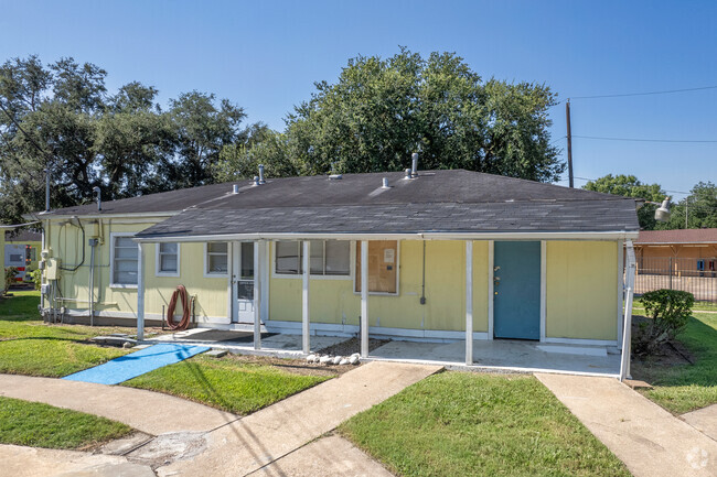 Leasing Office - El Camino Homes