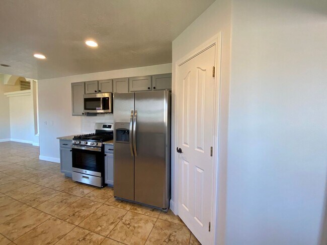 Foto del edificio - 4 br, 2 bath House - 3780 W 240 N