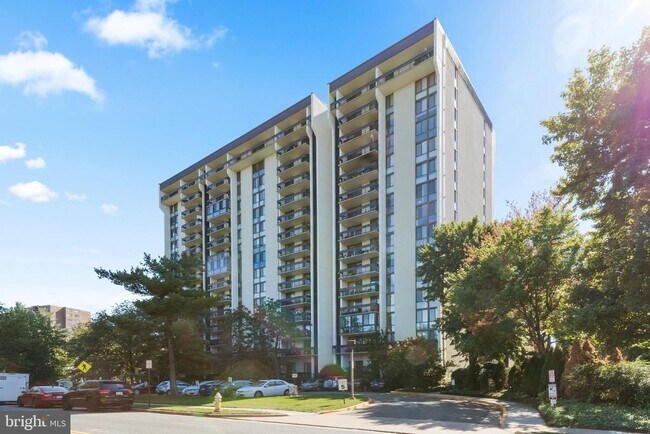 Foto del edificio - 5300 Holmes Run Pkwy