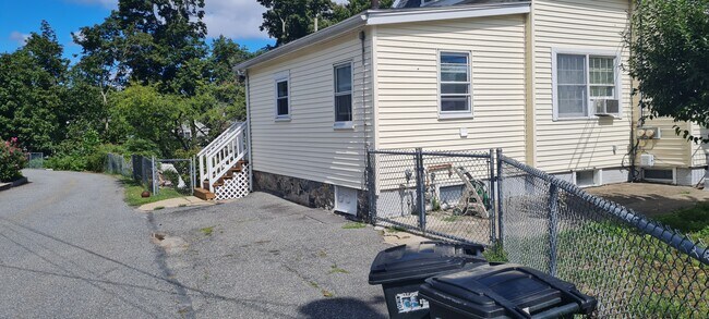 Building Photo - 11 Foster St