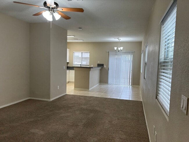 Foto del edificio - 2 story townhome in Mountains Edge