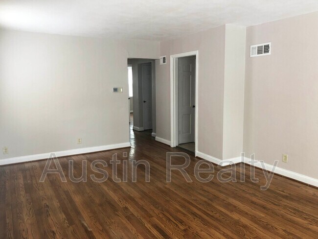 Foto del edificio - 7215 Amherst Ave