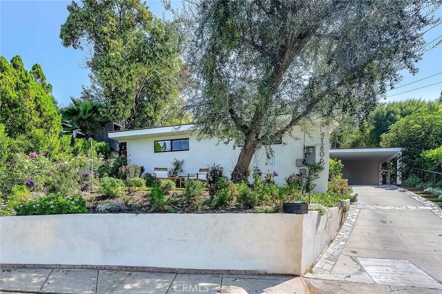 Foto principal - 21806 Ybarra Rd