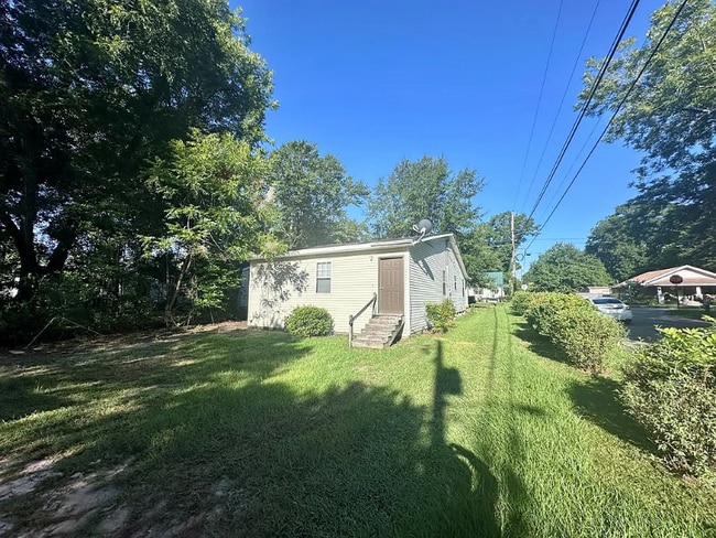 Building Photo - 1096 Fountain St