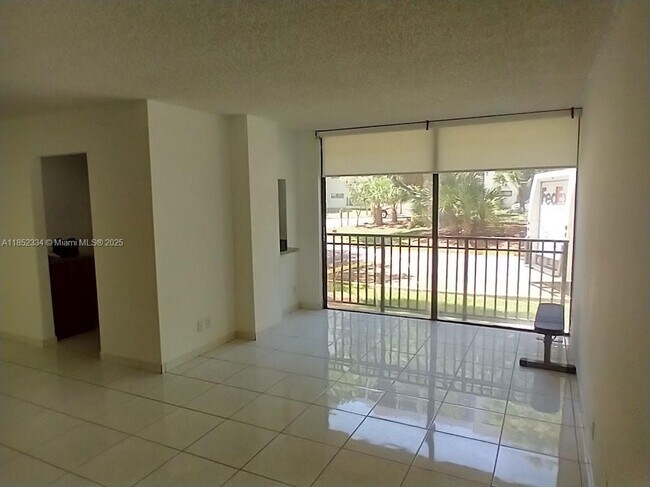 Foto del edificio - 17021 N Bay Rd
