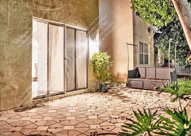 Foto del edificio - 3 br, 2.5 bath Townhome - 17052 SW 39th Ct