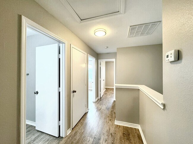 Foto del edificio - 2 Story Town Home - Near USAA-UTSA-Medical Center