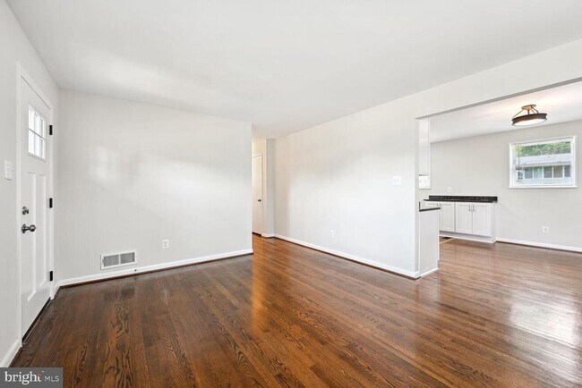 Foto del edificio - 4706 Creek Shore Dr