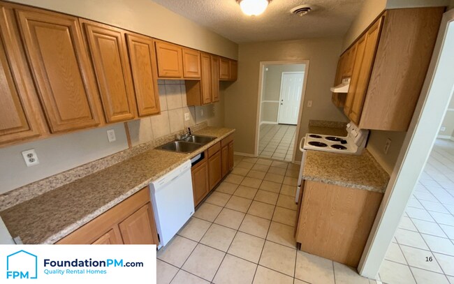 Building Photo - 6044 Rosewind Cir W