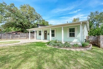 Building Photo - 1703 Hillcrest Ln