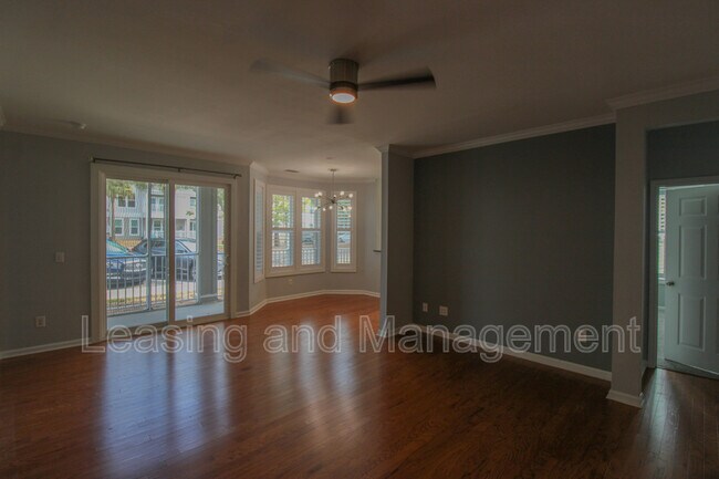 Foto del edificio - 130 River Landing Dr