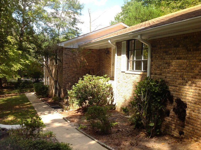 Foto del edificio - East Athens 3br House with Unf Bsmt FOR RENT