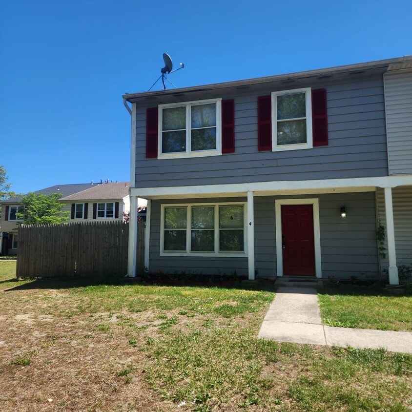 Primary Photo - Spacious 3 Bedroom house for Rent !!!