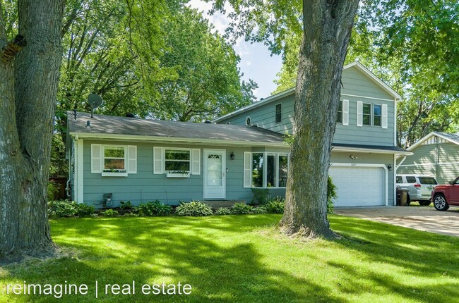 Building Photo - 3 br, 3 bath House - 16025 Gleason Lake Road
