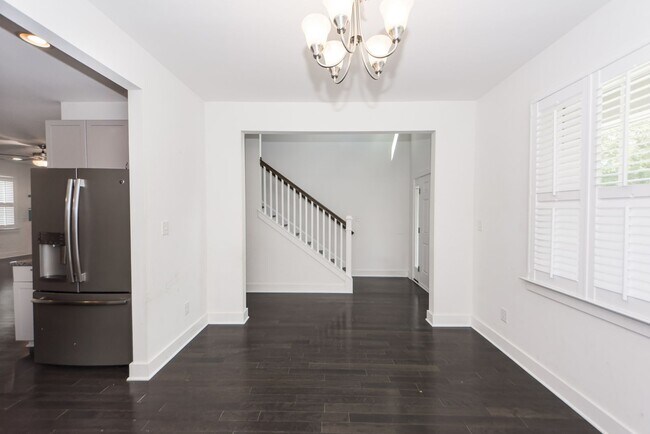 Building Photo - 4 Bedroom 3.5 Bath House in Lawton Park - ...