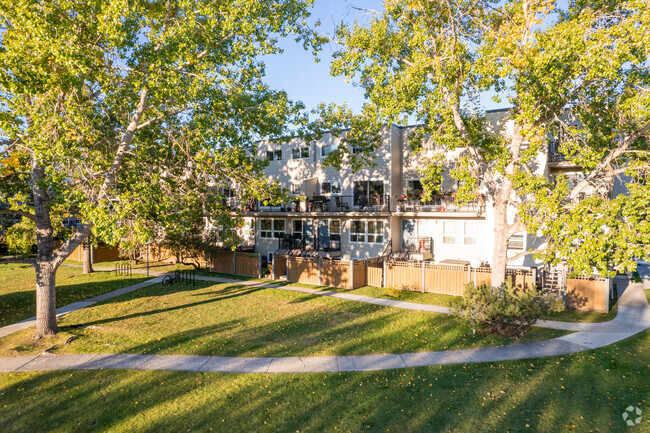 Building Photo - Varsity House