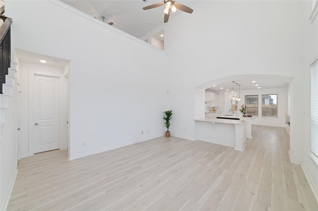 Building Photo - 925 Crystal Bnd Ln