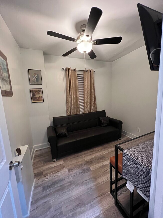 HABITACIÓN ADICIONAL - 14320 Lakewood Ave