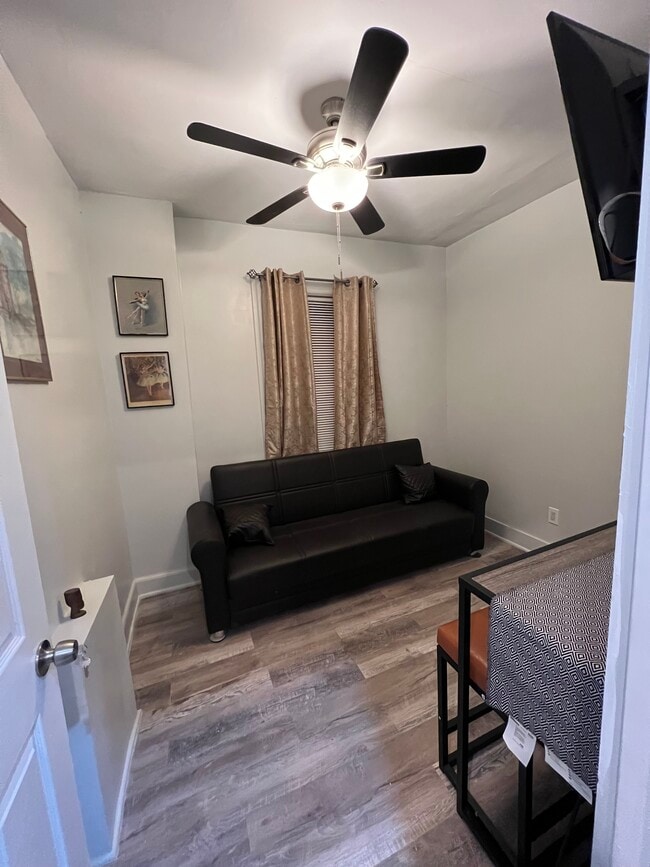 BONUS ROOM - 14320 Lakewood Ave