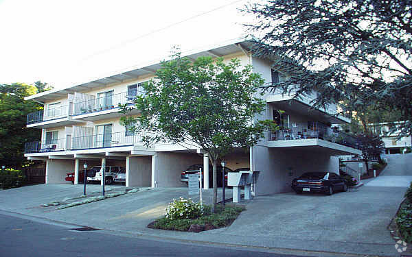 Building Photo - Strawberry Apartments