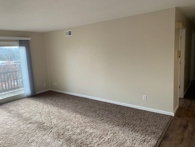 Foto del edificio - Large Completely Renovated Luxury Condo For Rent at 1664 Brownstone Blvd, Toledo Oh 43614