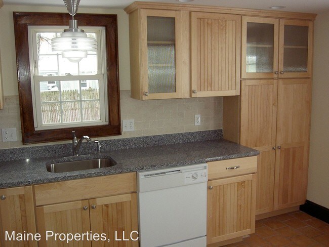Building Photo - 2 br, 1 bath House - 215 Temple Ave