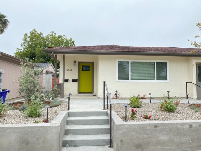 Building Photo - 7 BD, 3 BR. Spacious Yard!!