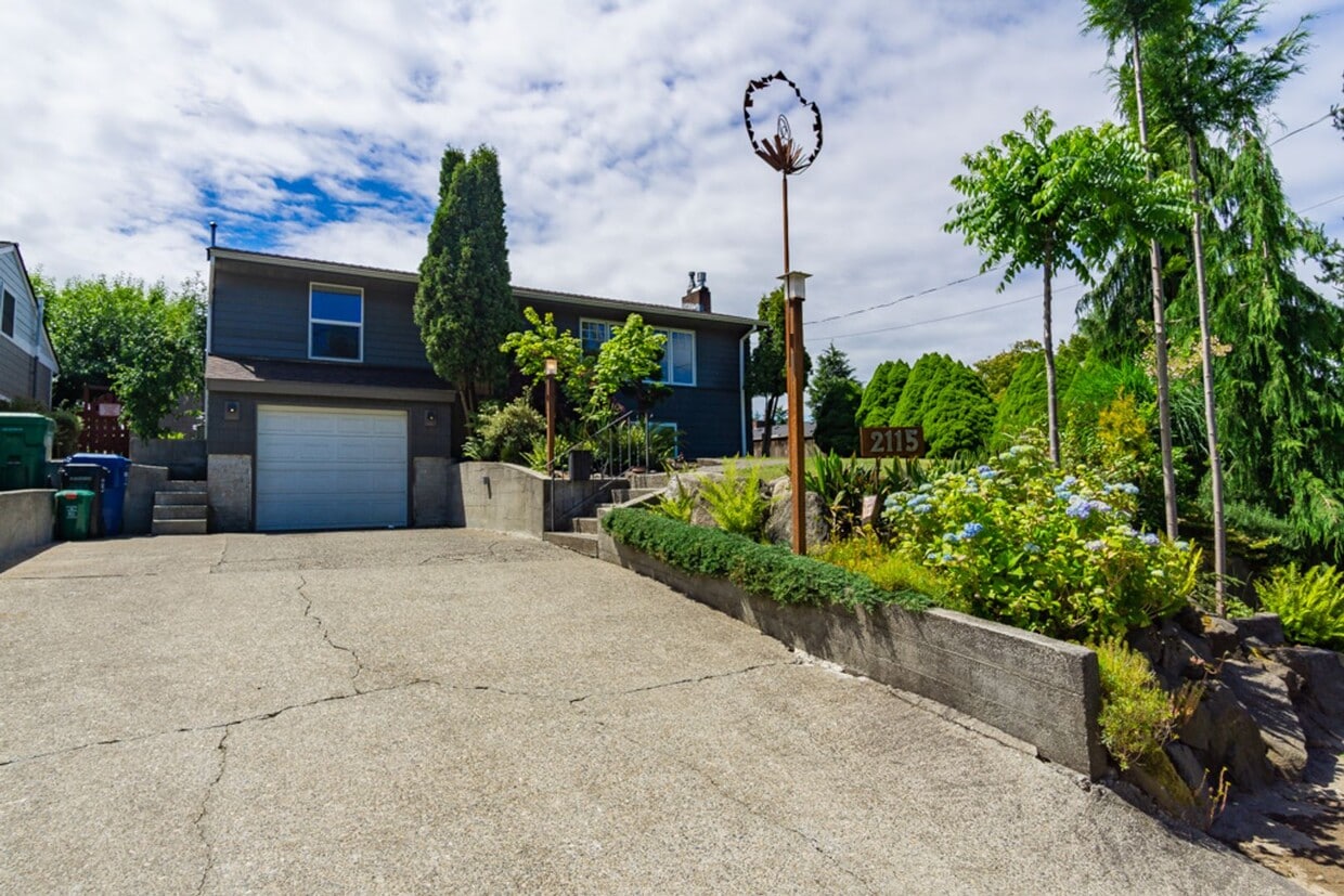 Foto principal - 3Bd/2Ba Seattle Home