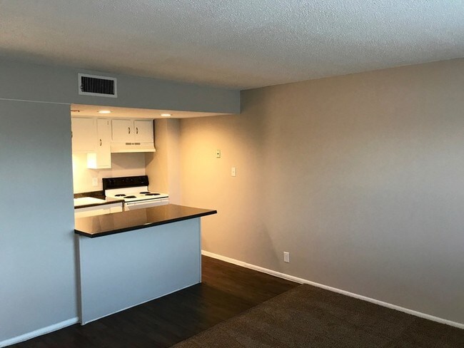 Foto del edificio - 802 Gold Ave SW