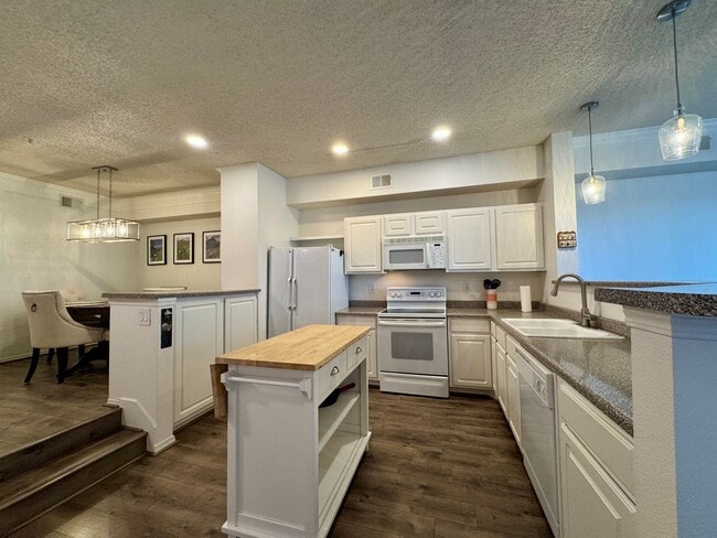 Building Photo - 2 Bedroom 2 Bath Available NOW in Superior