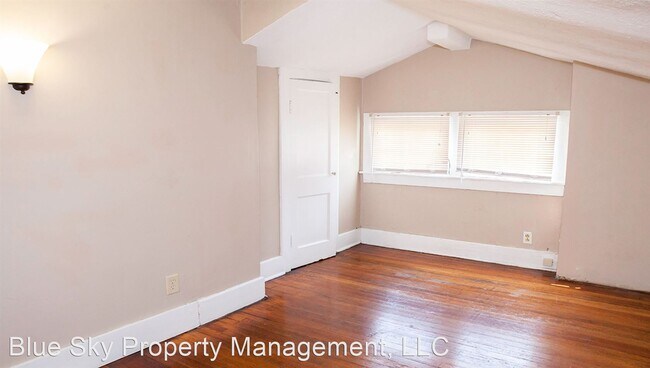 Building Photo - 4 br, 1 bath House - 400 N. Reserve St.