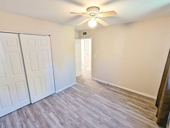 Foto del edificio - Three Bedroom One Bath Bungalow near Broadmoor