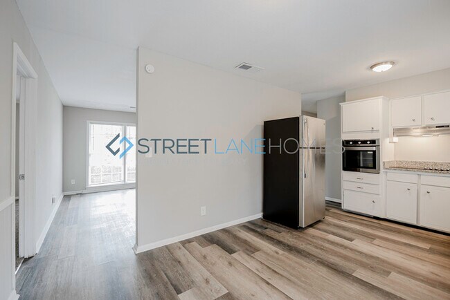 Building Photo - NOW OFFERING $250 OFF FIRST FULL MONTH IF ...