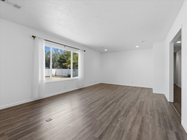 Building Photo - 4 Bedroom Home for Rent in Sanger | Sierra Views | 2,140± Sq. Ft. | Lawn Care Included