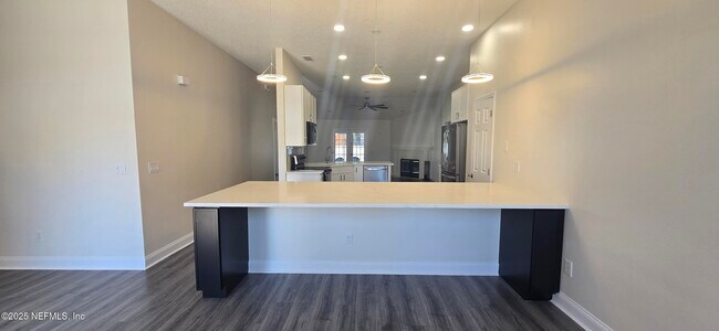 Building Photo - 11579 Alexis Forest Dr E