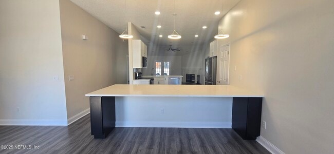 Foto del edificio - 11579 Alexis Forest Dr E