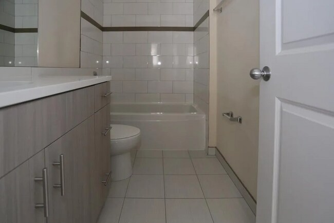Foto del edificio - 3710 N Wilton Ave