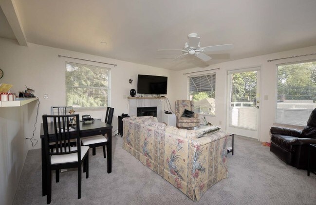 Interior Photo - The Rhoda Jane