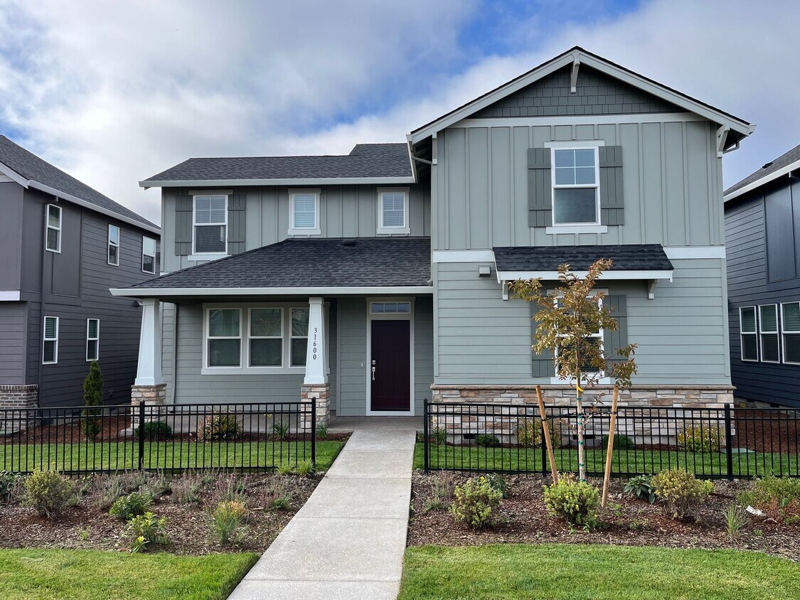 Primary Photo - 3Bd/2.5Ba 2 Level Storybook Home in North ...