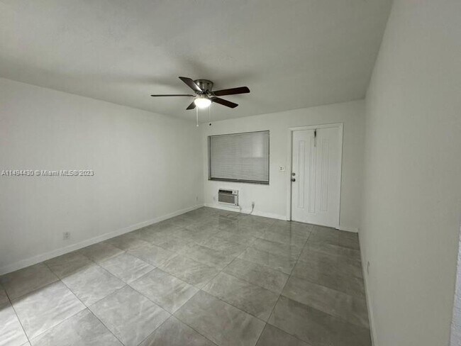 Foto del edificio - 1051 NW 27th Ave